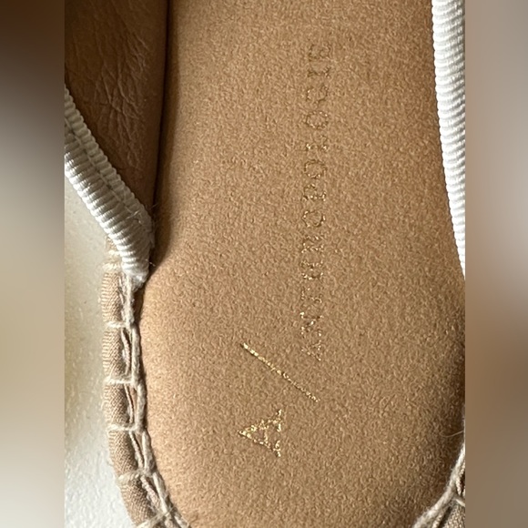 Shoes - Picture 3 of 4